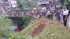 kondisi-bus-pariwisata-yang-mengalami-kecelakaan-terperosok-mas.jpg