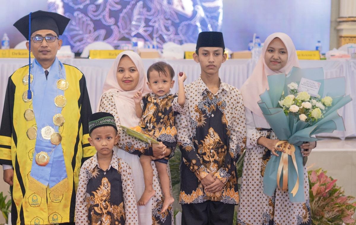 Kisah Inspiratif dan Profil Prof. Dr. Abdul Mufid, Guru Besar Pertama IAI Khozinatul Ulum Blora