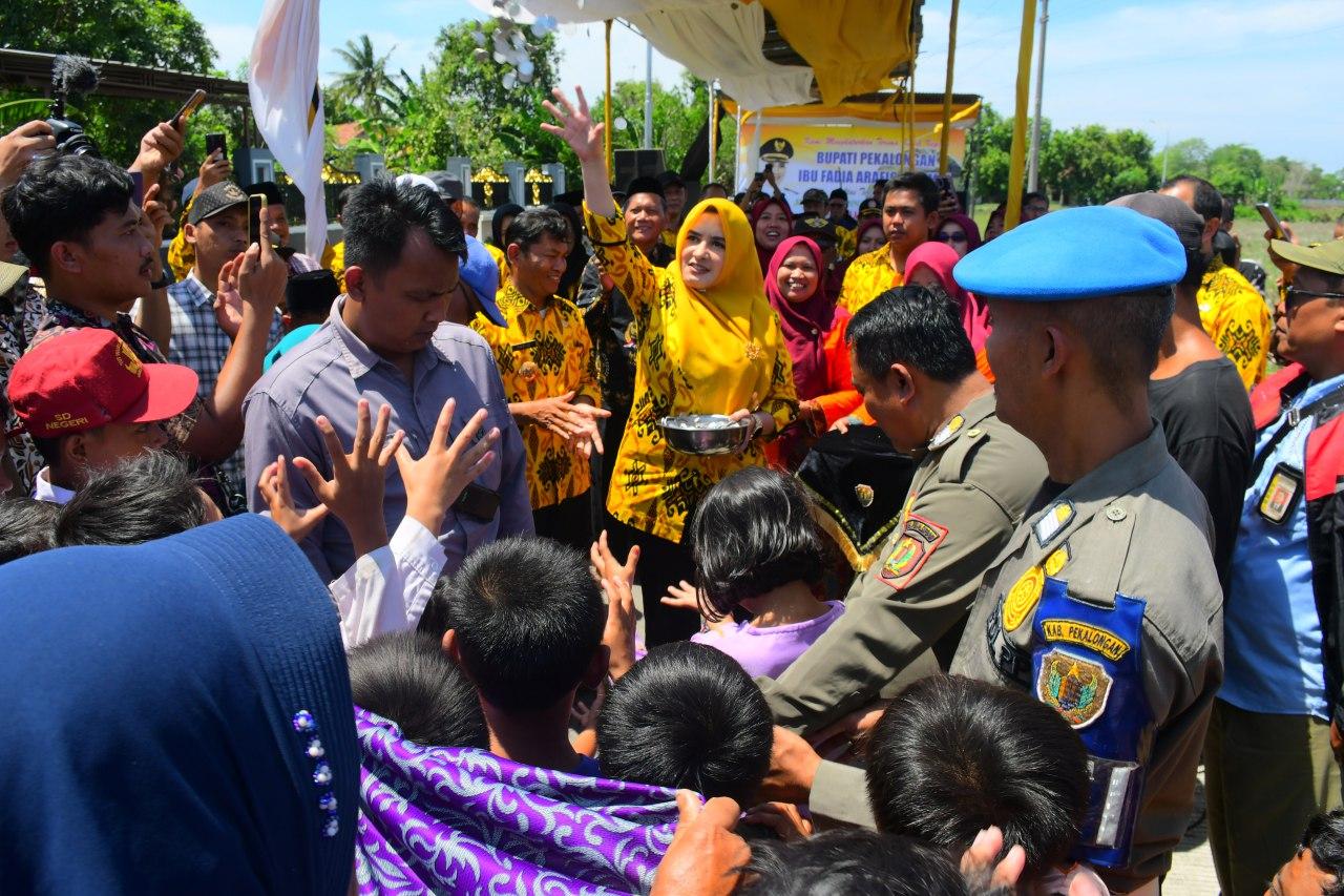 Fadia-resmikan-jalan-poros-Desa.jpg