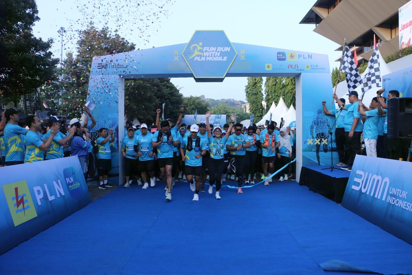 Fun Run With PLN Mobile 5K 2024 di Semarang Berlangsung Meriah