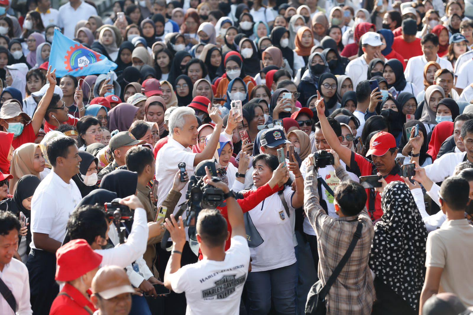 Ganjar-peringati-hari-buruh-di-Salatiga.jpg