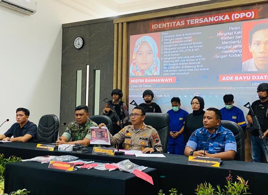 Kapolres-Tegal-AKBP-Mochammad-Sajarod-Zakun-tengah-saat-memaparkan-menge.jpg