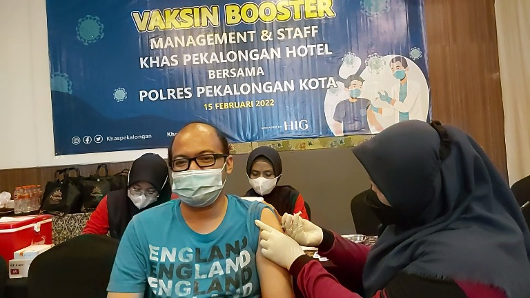Dukung Penanggulangan Covid-19, Karyawan Hotel di Pekalongan Mulai Disuntik Booster