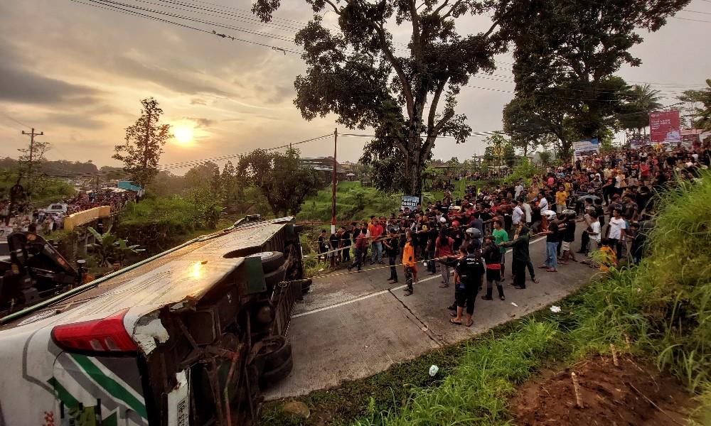 Kecelakaan-bus-pariwisata-di-Karanganyar.jpg