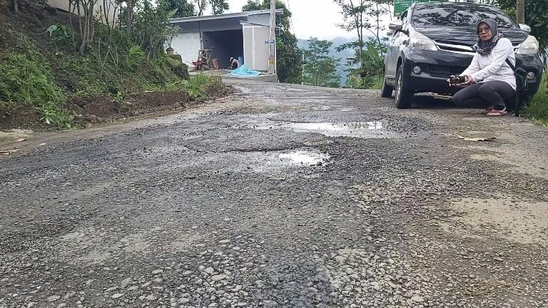 Kondisi-Jalan-di-Dukuh-Garungkidul-usai-pengaspalan.jpg