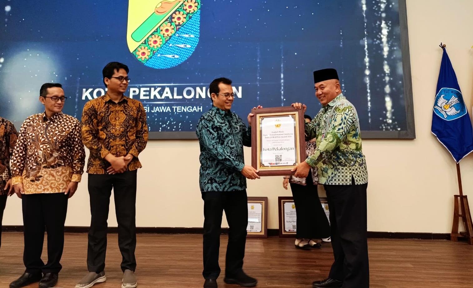 Kota-Pekalongan-raih-penghargaan-GM-DTGI.jpg
