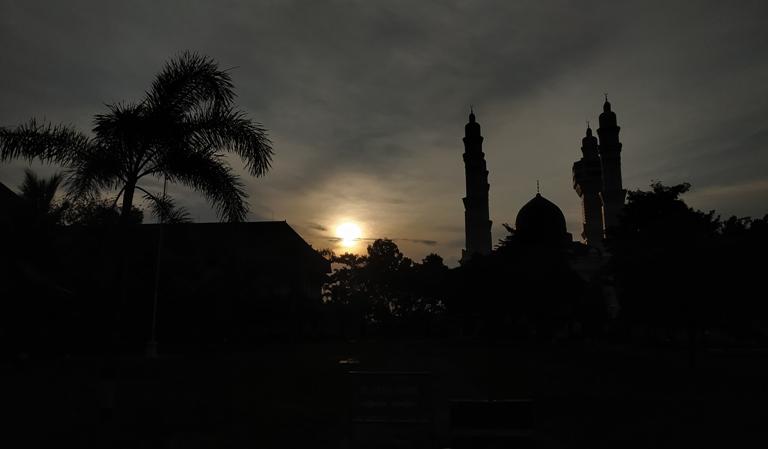 Masjid-Agung-Madaniyah-Kabupaten-Karanganyar.jpg