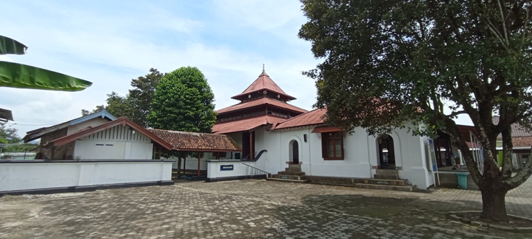 Masjid-Agung-Nur-Sulaiman.jpg