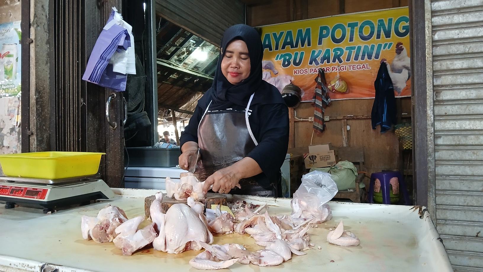 Pedagang-daging-ayam-Pasar-Kota-Tegal.jpg