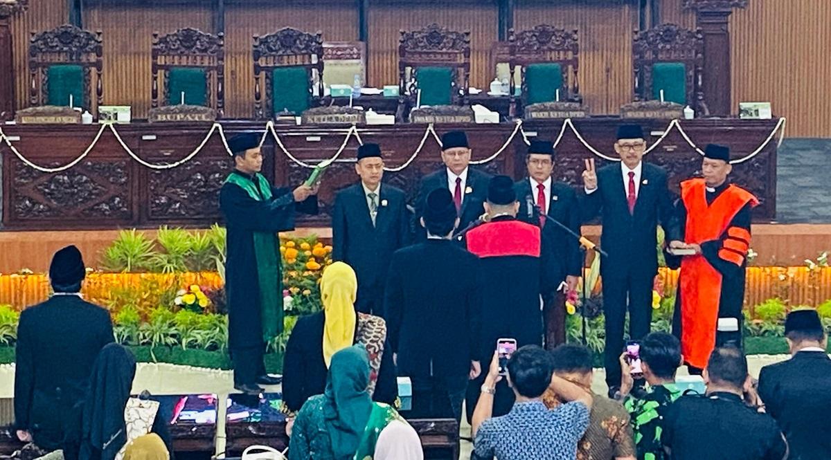 Pelantikan-pimpinan-DPRD-Kabupaten-Tegal.jpg