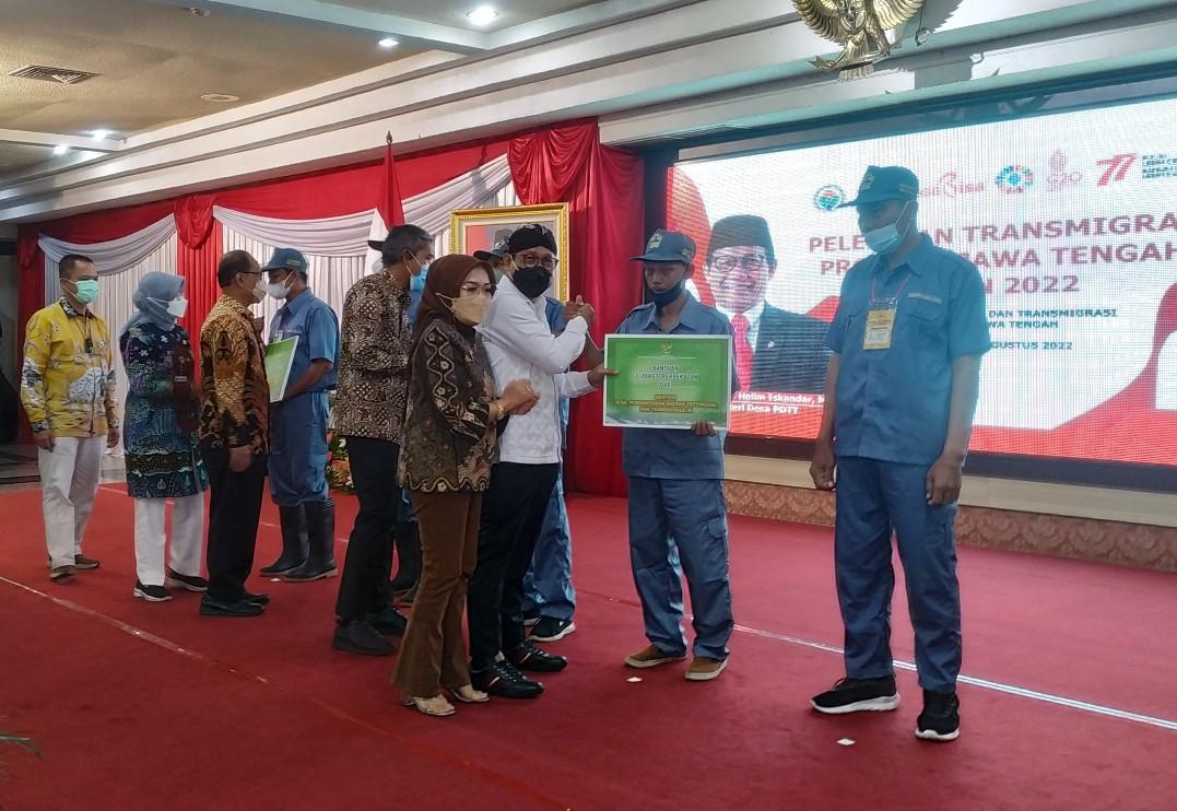 Menteri Abdul Halim Iskandar Lepas 119 Transmigran Asal Jawa Tengah, Ini Daerah Tujuannya