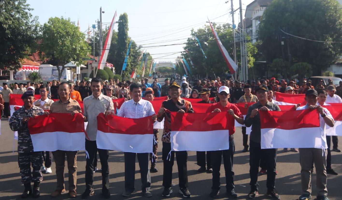 Pembagian-bendera-merah-putih.jpg