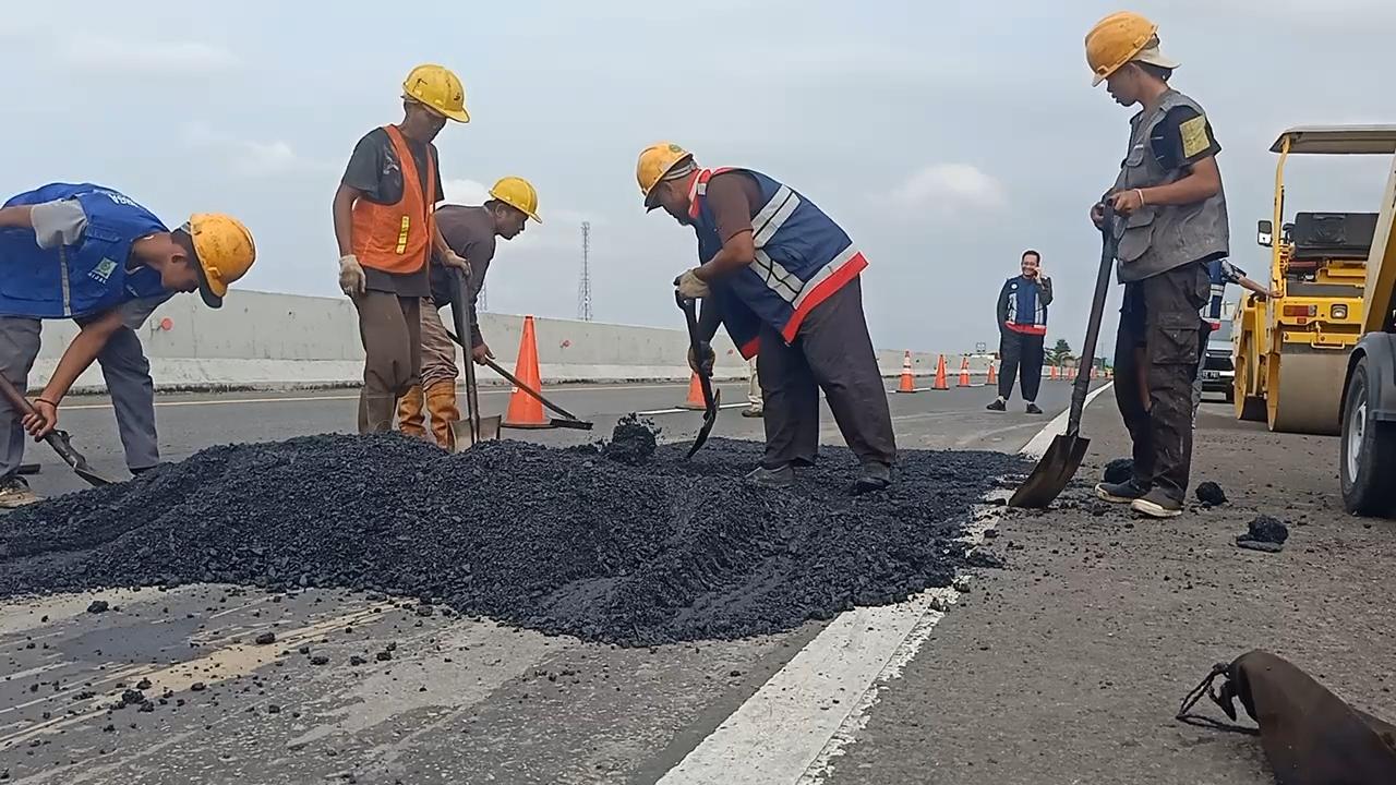 Perbaikan-jalan-Tol-Pemalang-Batang.jpg
