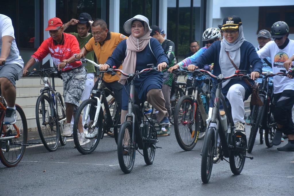 Sepeda-santai-HUT-Korpri-di-Batang.jpg