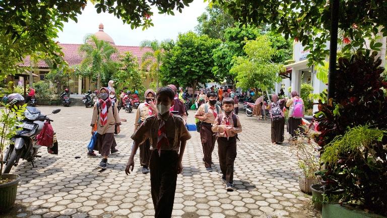 Puluhan Siswa SD di Purwokerto Diduga Keracunan Usai Minum Teh Kemasan, Begini Gejalanya