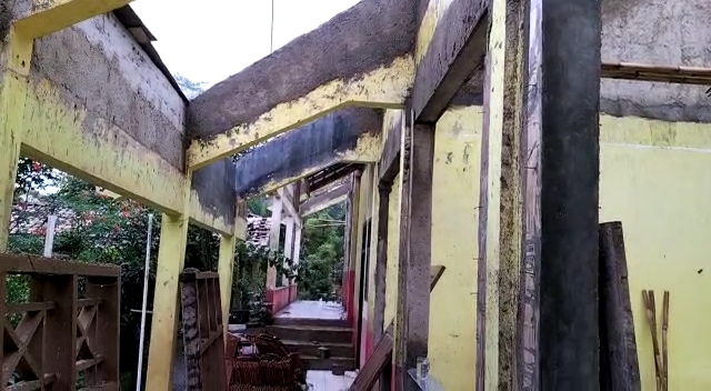 Suasana-proyek-rehabilitasi-di-SDN-Wonosegoro-2-Bandar-Batang-tidak-selesai.jpg