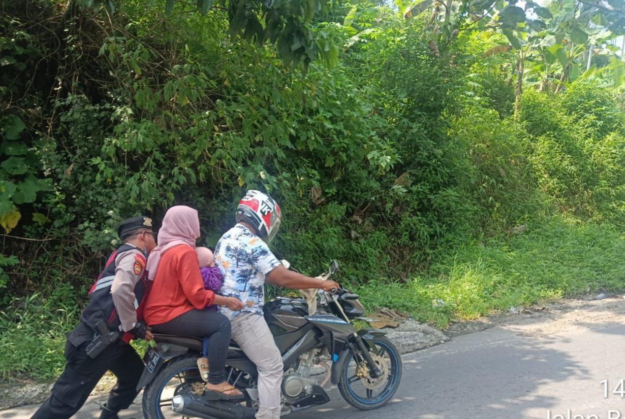 Terlihat-person-Polres-Tegal-sedang-memantau-arus-lalu-lintas-di-jalur-men.jpg