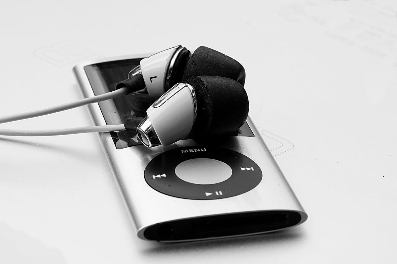Tips-Aman-Download-Lagu-Resmi-dan-Legal.jpg