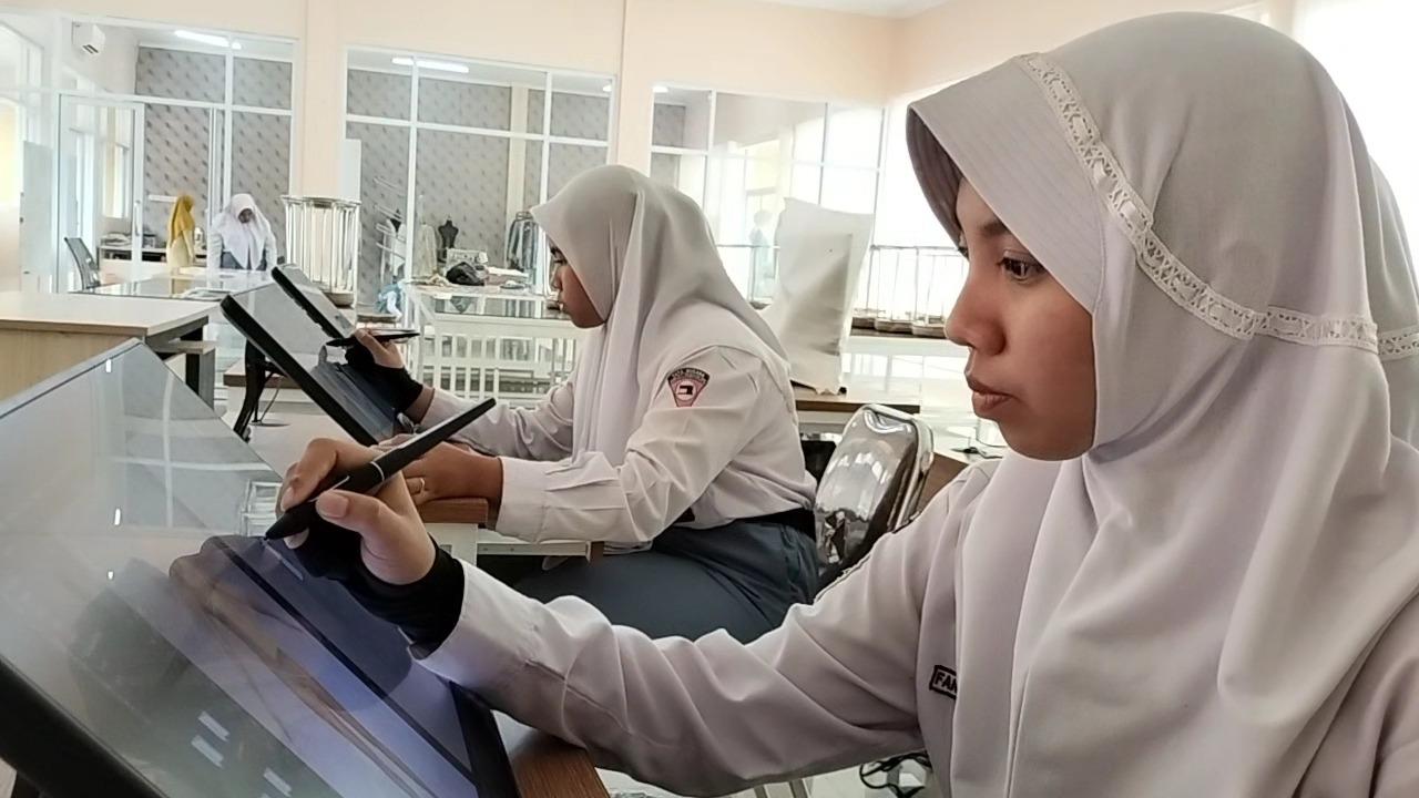 Vaneza Pelajar SMKN 1 Warungasem Batang Raih Juara Favorit Lomba Desain 3D