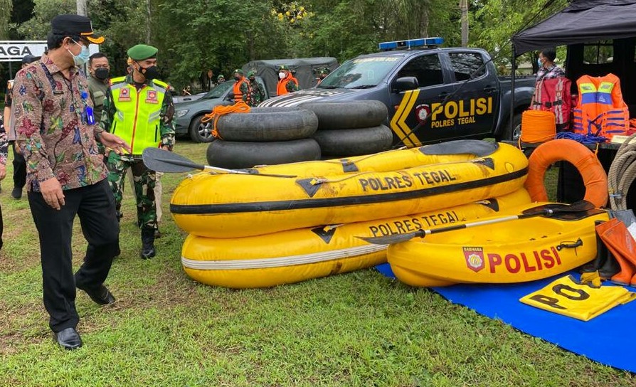 apel-kesiapsiagaan-bencana-kabupaten-tegal-bpbd-perahu-karet-111121.jpg