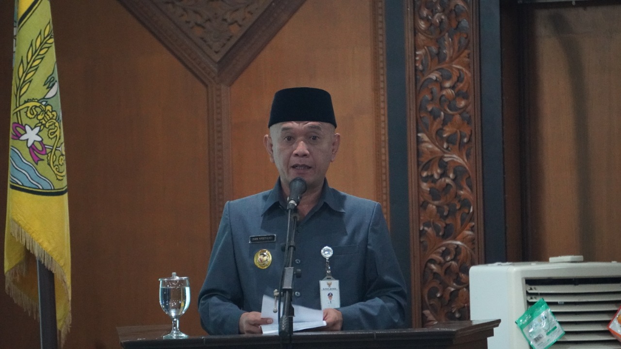 bupati-jepara-dian-kristiandi-saat-menyampaikan-pandangannya.jpg