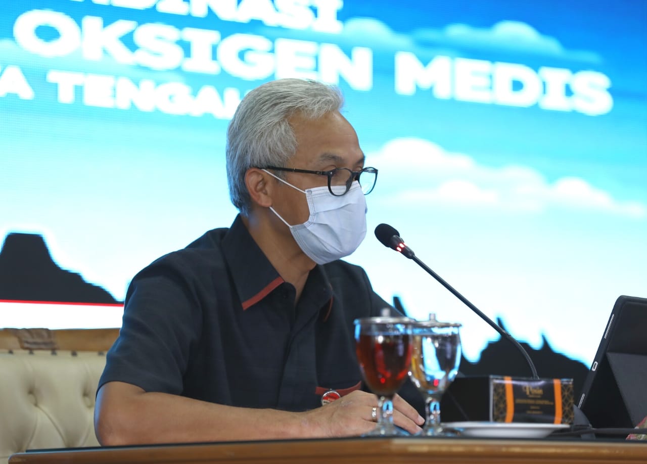 gubernur-jawa-tengah-ganjar-pranowo-memimpin-rakor-ketersediaan.jpg