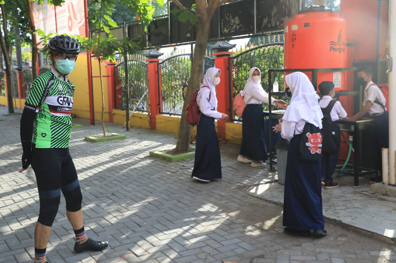 gubernur-jawa-tengah-ganjar-pranowo-meninjau-pelaksanaan.jpg