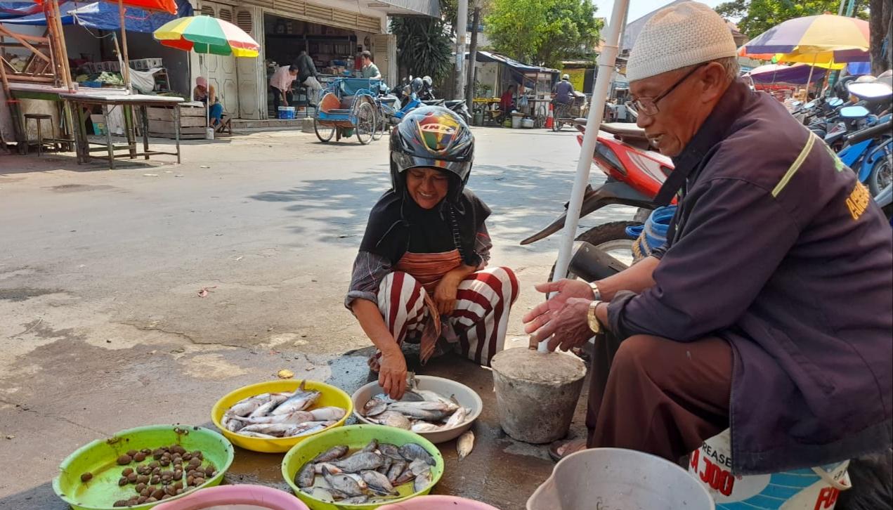 Cerita Lansia di Brebes Daftar Naik Haji Plus, Kumpulkan Uang Hasil Berdagang Ikan