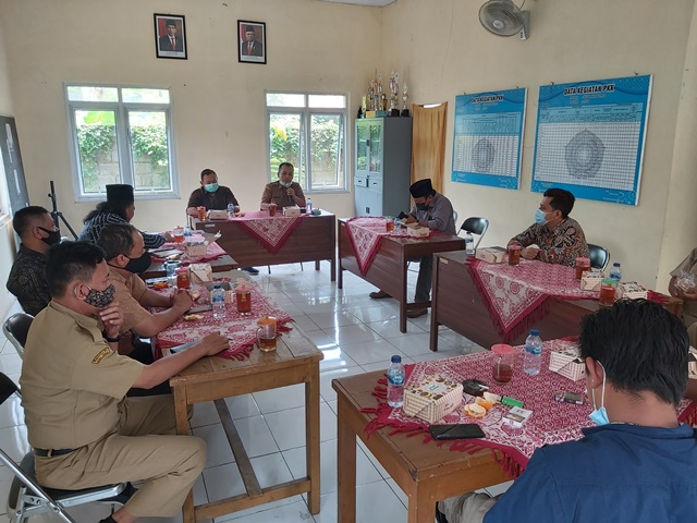 komisi-1-dprd-kabupaten-pekalongan-saat-melakukan-monitoring-pasca-banjir-di-wi.jpg