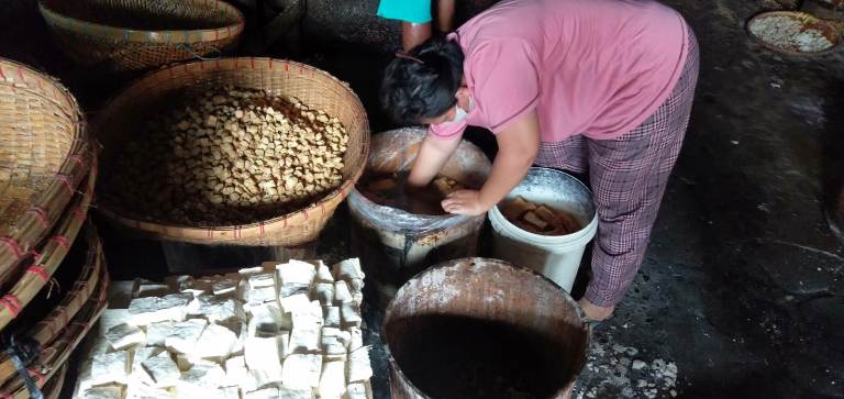 Andalkan Jualan Ampas Gembus, Perajin Tahu Semarang Coba Bertahan di Tengah Meroketnya Harga Kedelai