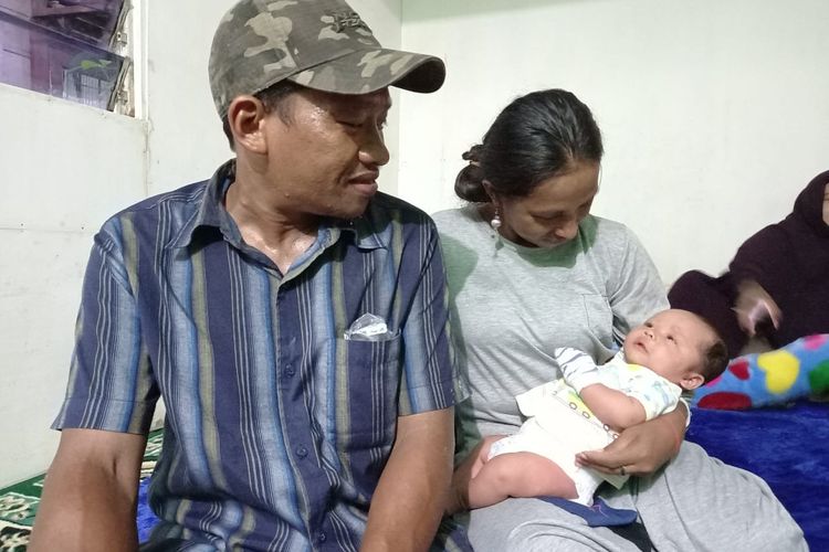 pasutri-tinggal-di-gerobak-sampah-bayi-1-bulan.jpg