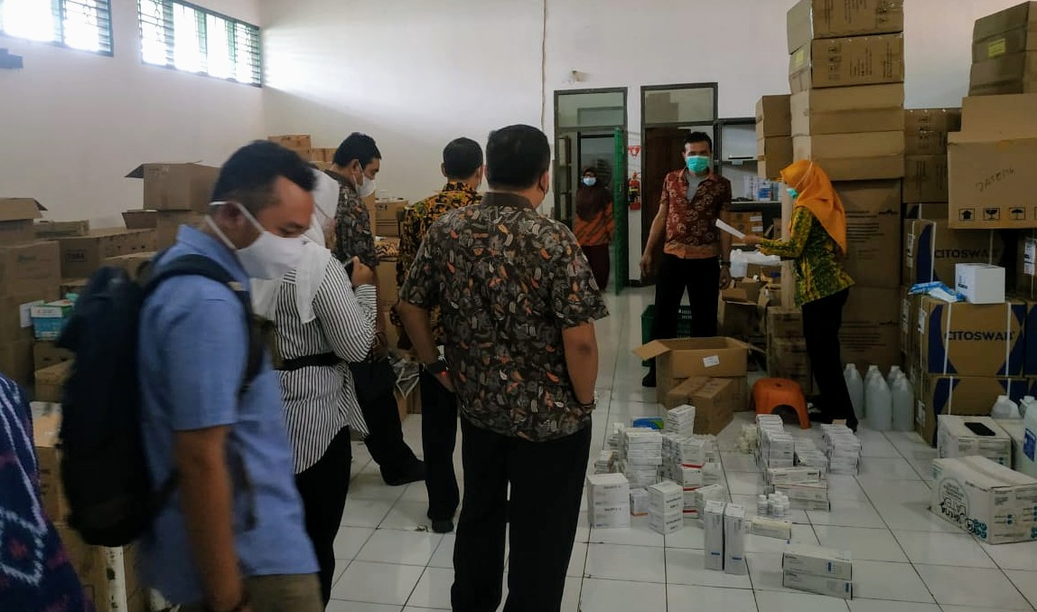 pengecekan-stok-obat-obatan-oleh-dprd-kendal-di-gudang-farmasi-dinkes.jpg