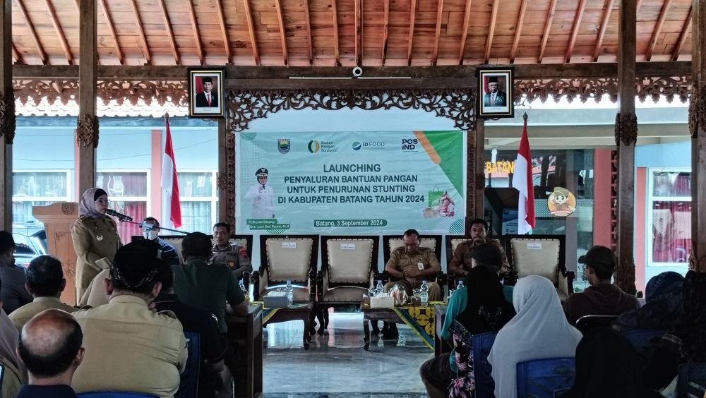 penyerahan-bantuan-pangan-di-Batang.jpg