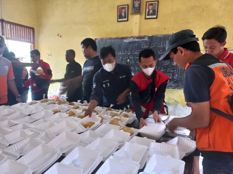 Warga di Tiga Desa Terdampak Puting Beliung, BPBD Jepara Distribusikan 1.118 Makanan Siap Saji