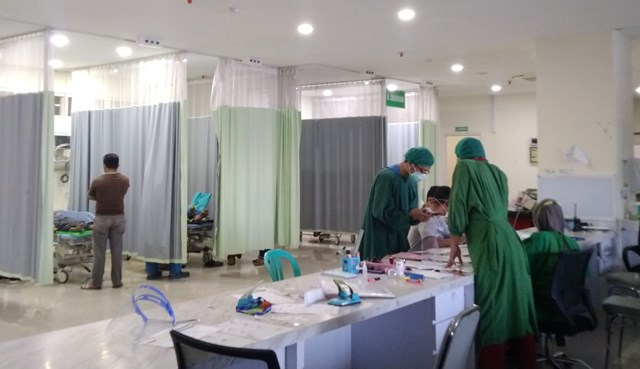 sejumlah-tenaga-kesehatan-sedang-bertugas-di-igd-rsi-muhammadiyah.jpg