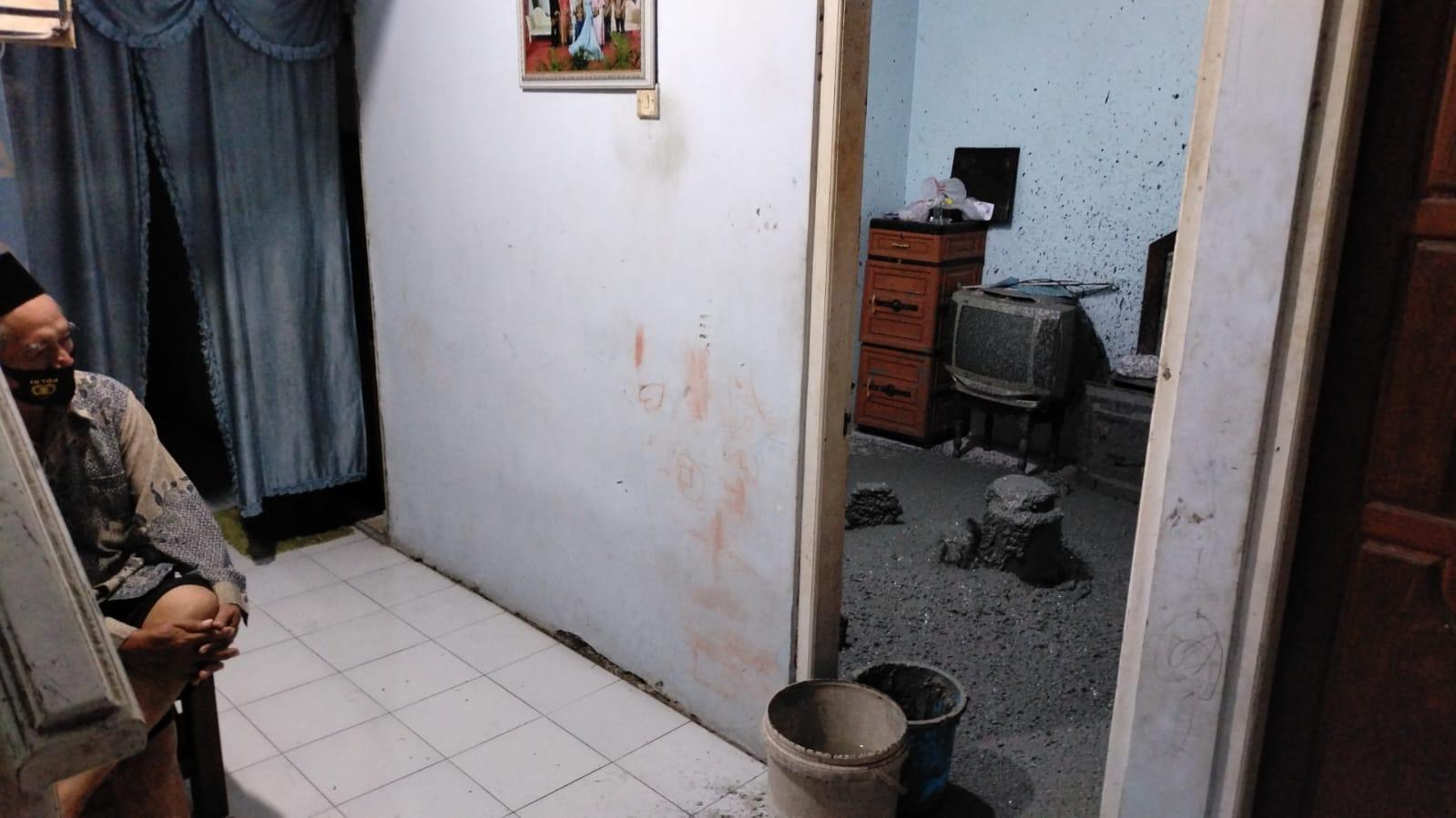 Warga Tempuran Demak Dikagetkan Semburan Lumpur Bercampur Gas Menyengat di Dalam Kamar