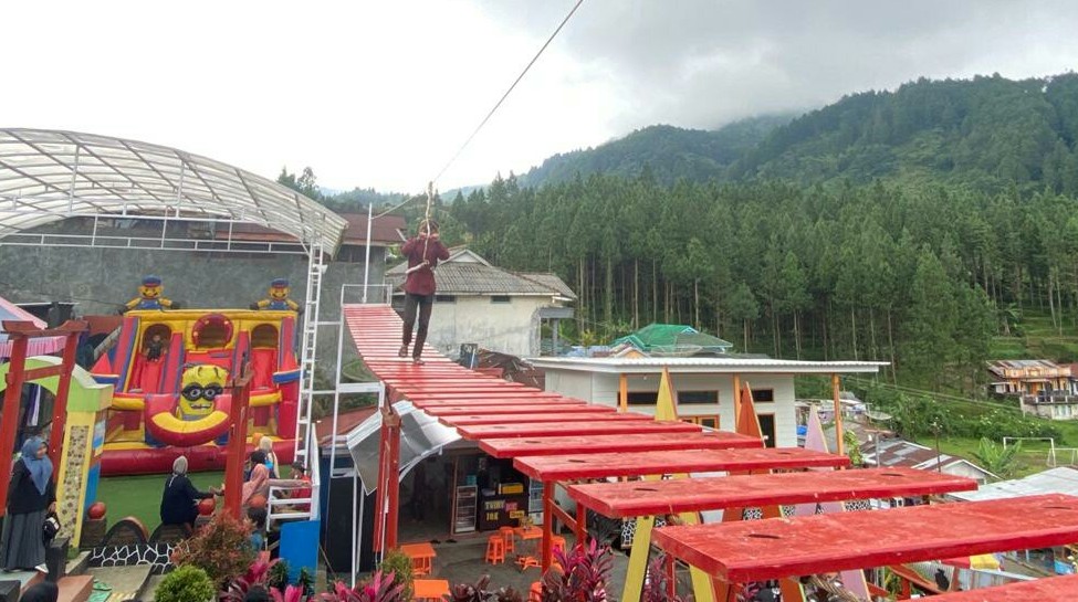Pacu Adrenalin Jembatan Goyang Setinggi 10 Meter, Spot Foto Baru Baron Hill Guci Tegal
