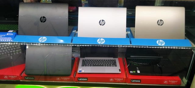 tampak-beberapa-laptop-dan-notebook-dari-berbagai-merek-tersedia-di-gerai-digital-ga.jpg