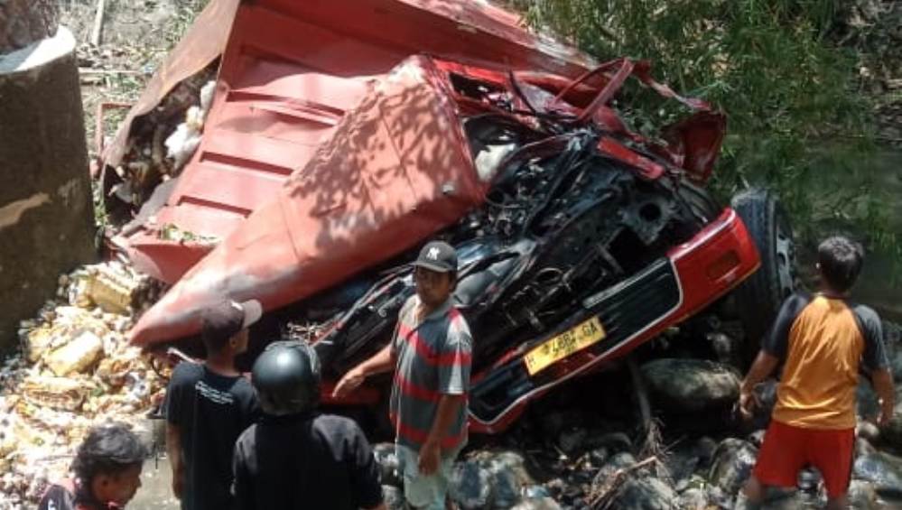 Polisi Ungkap Kronologi dan Identitas Korban Kecelakaan Truk Kopi Susu di Sungai Glagah Brebes