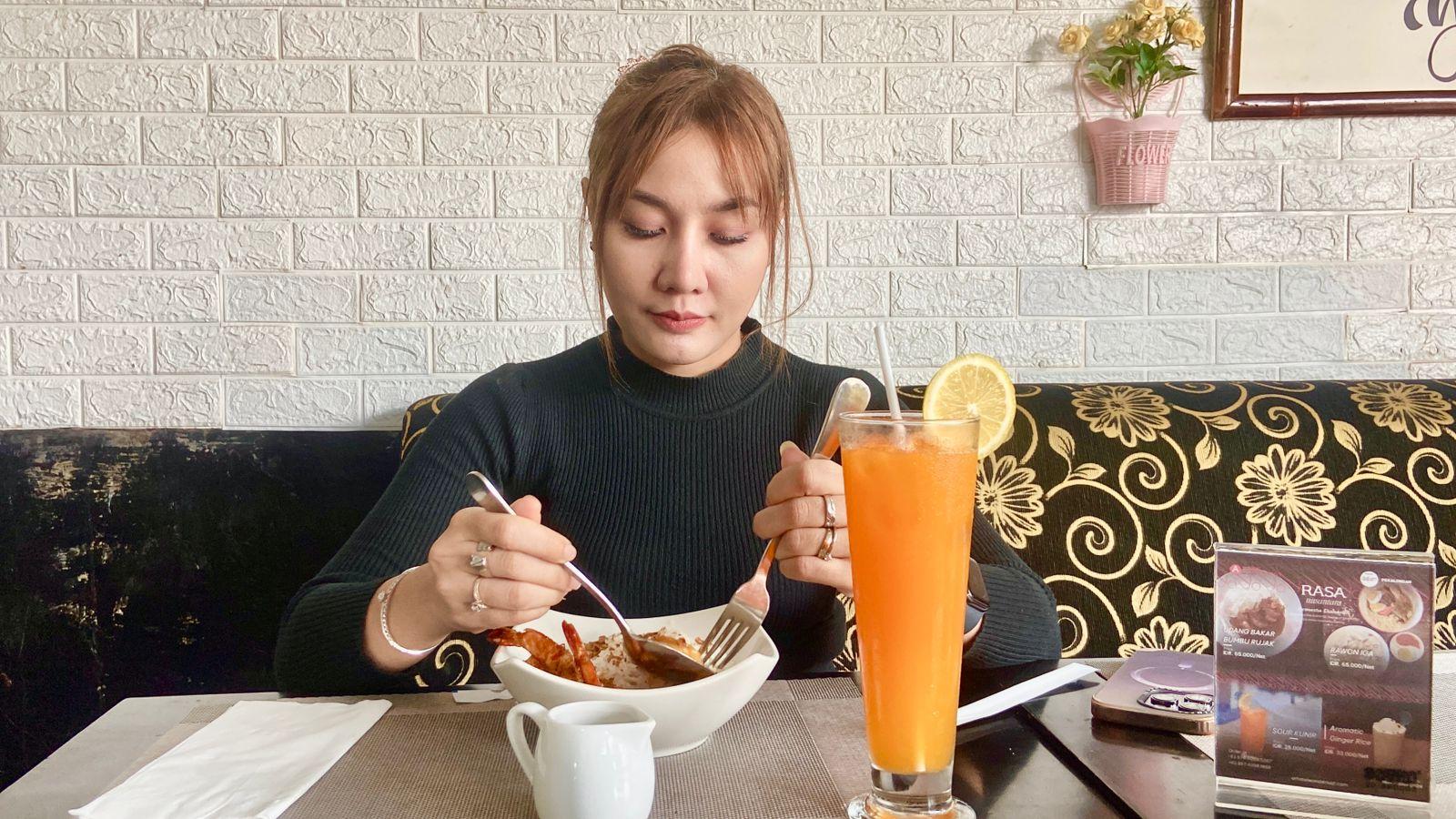 Dear Pecinta Kuliner, Cicipi Menu Udang Bakar Bumbu Rujak di Hotel Dafam Pekalongan, Segini Harganya