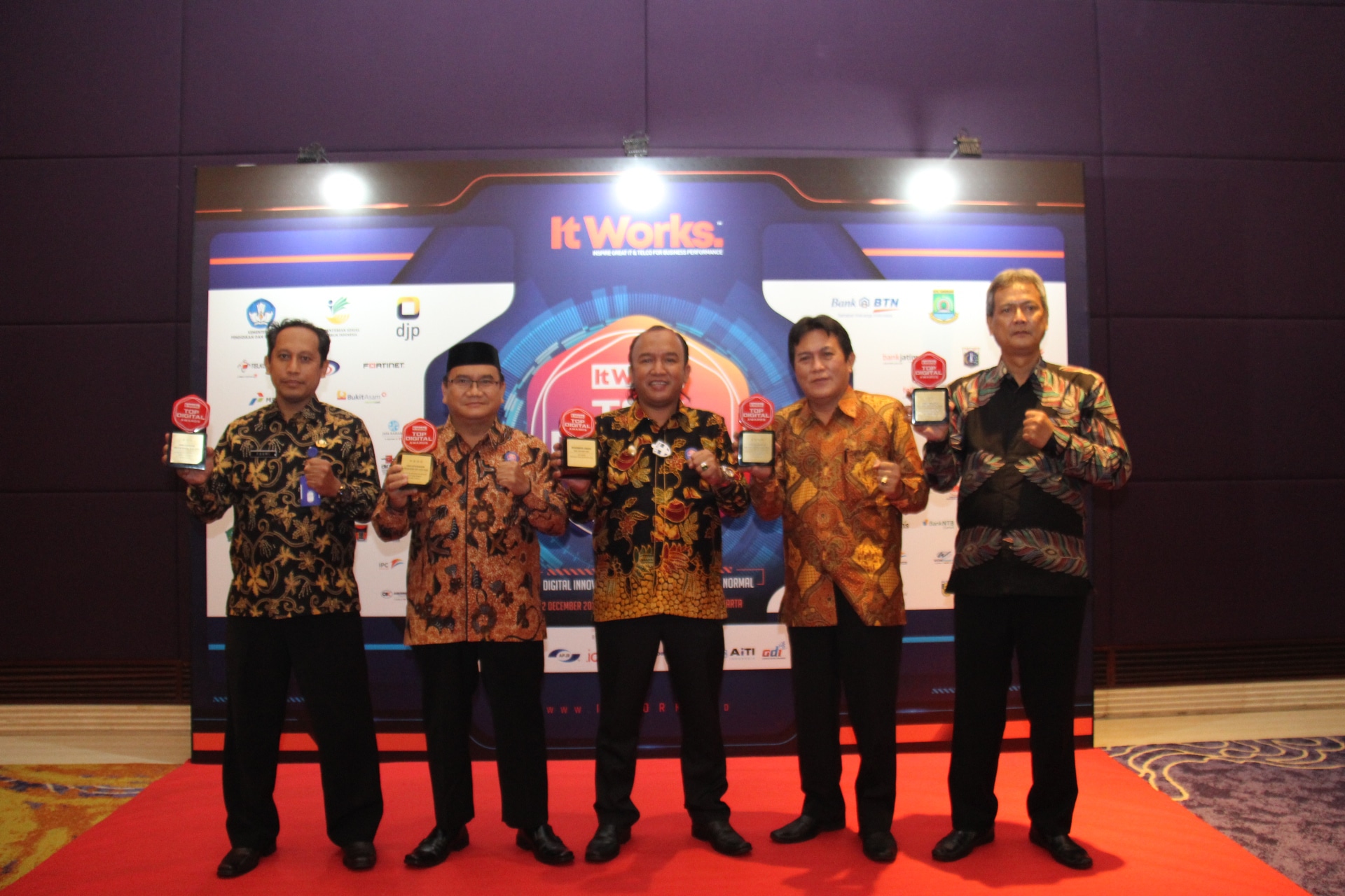 Pemkot Tegal Borong 5 Penghargaan TOP IT Digital Awards 2020