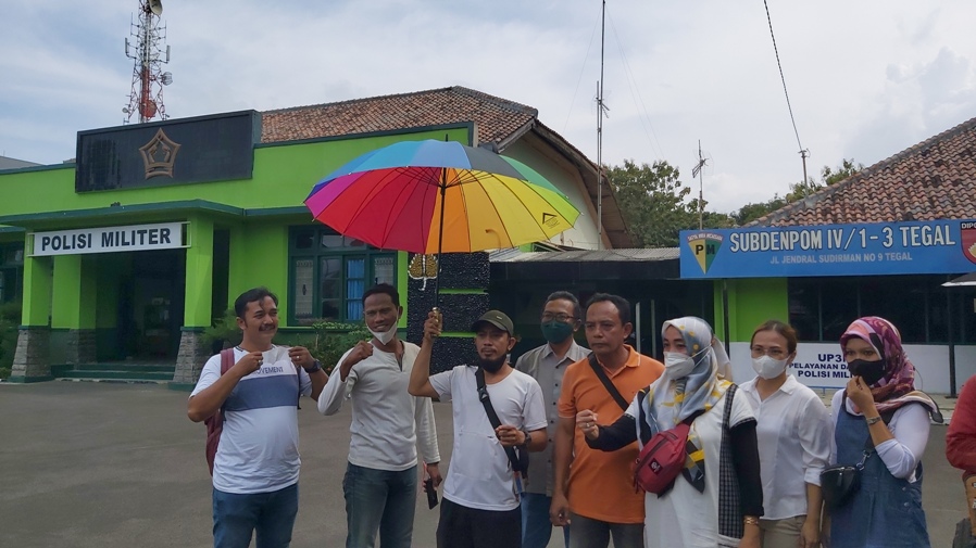 Video Warga Geruduk Markas Polisi Militer Tegal, Dukung Anggota yang Bantu Bobol Portal