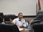 Asisten-Pemerintahan-dan-Kesra-Imam-Wahyudi-saat-memimpin-rapat.jpg