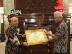 BKN-serahkan-tiga-penghargaan-ke-Pemprov-Jateng.jpg