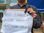 Badan-Eksekutif-Mahasiswa-BEM-Unsoed-saat-menggelar-aksi-simboli.jpg