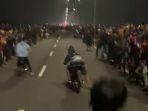 Balapan-liar-di-Exit-Tol-Pekalongan.jpg