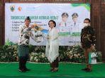 Bupati-pemalang-beri-cinderamata-ke-Unicef.jpg