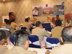 Dedy-Yon-Supriyono-memberikan-arahan-kepada-camat-dan-lurah.jpg