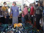 Ganjar-mengecek-pasokan-solar-bagi-nelayan.jpg