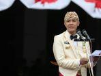 Ganjar-saat-menjadi-inspektur-upacara-HUT-ke-72-Jateng-di-halaman-ka.jpg